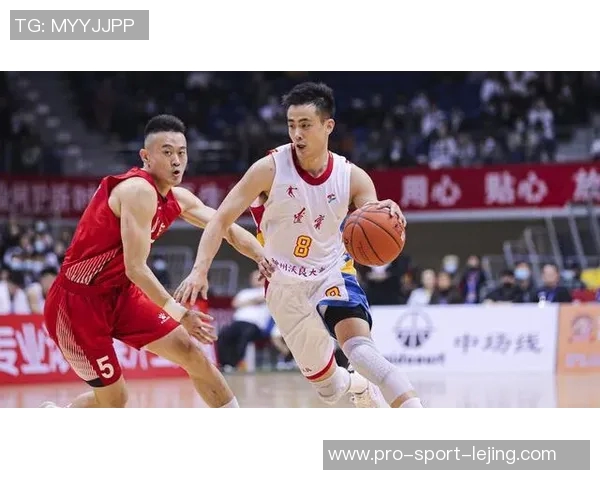 郭艾伦带领中国男篮冲击国际赛场新高峰展现出色球技与团队精神 郭艾伦带领中国男篮冲击国际赛场新高峰展现出色球技与团队精神